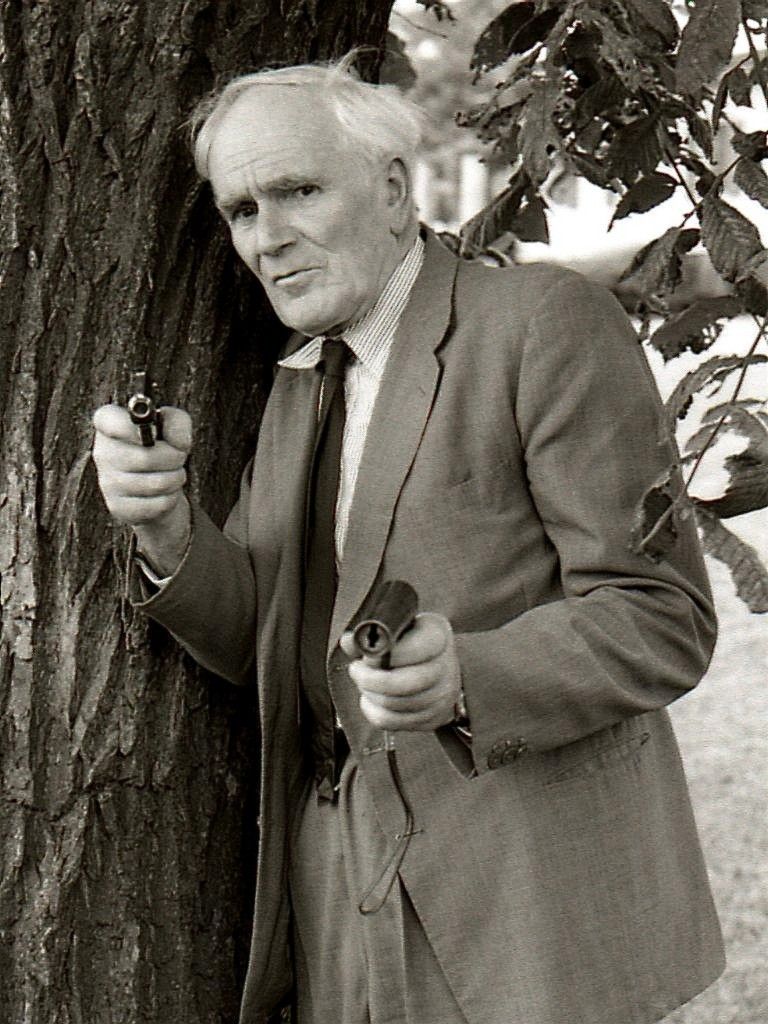 Desmond_Llewelyn_01_zpsrqaa5pwg.jpg