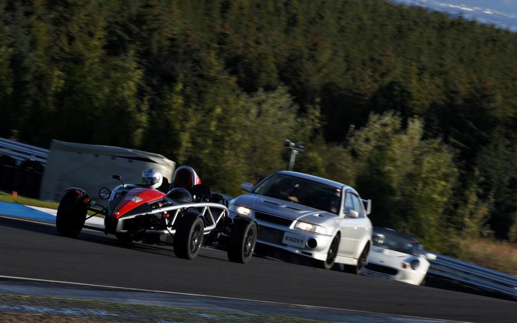 IMAGE: http://i1026.photobucket.com/albums/y329/MrHowdenJ/Hot%20Marques%20at%20Knockhill%20Oct%2010/HM231010019.jpg