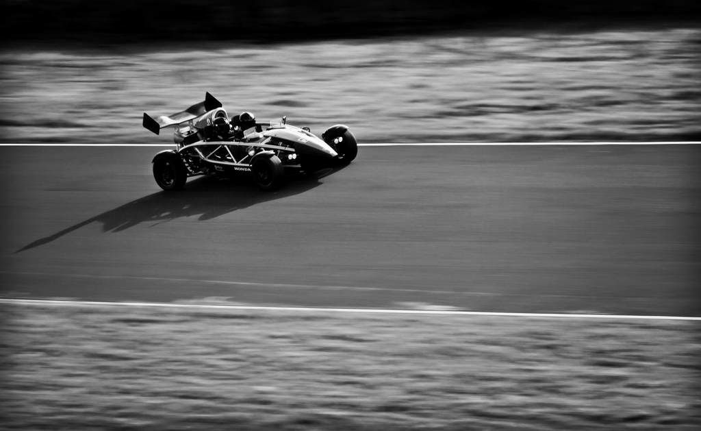 IMAGE: http://i1026.photobucket.com/albums/y329/MrHowdenJ/Hot%20Marques%20at%20Knockhill%20Oct%2010/HM231010054.jpg